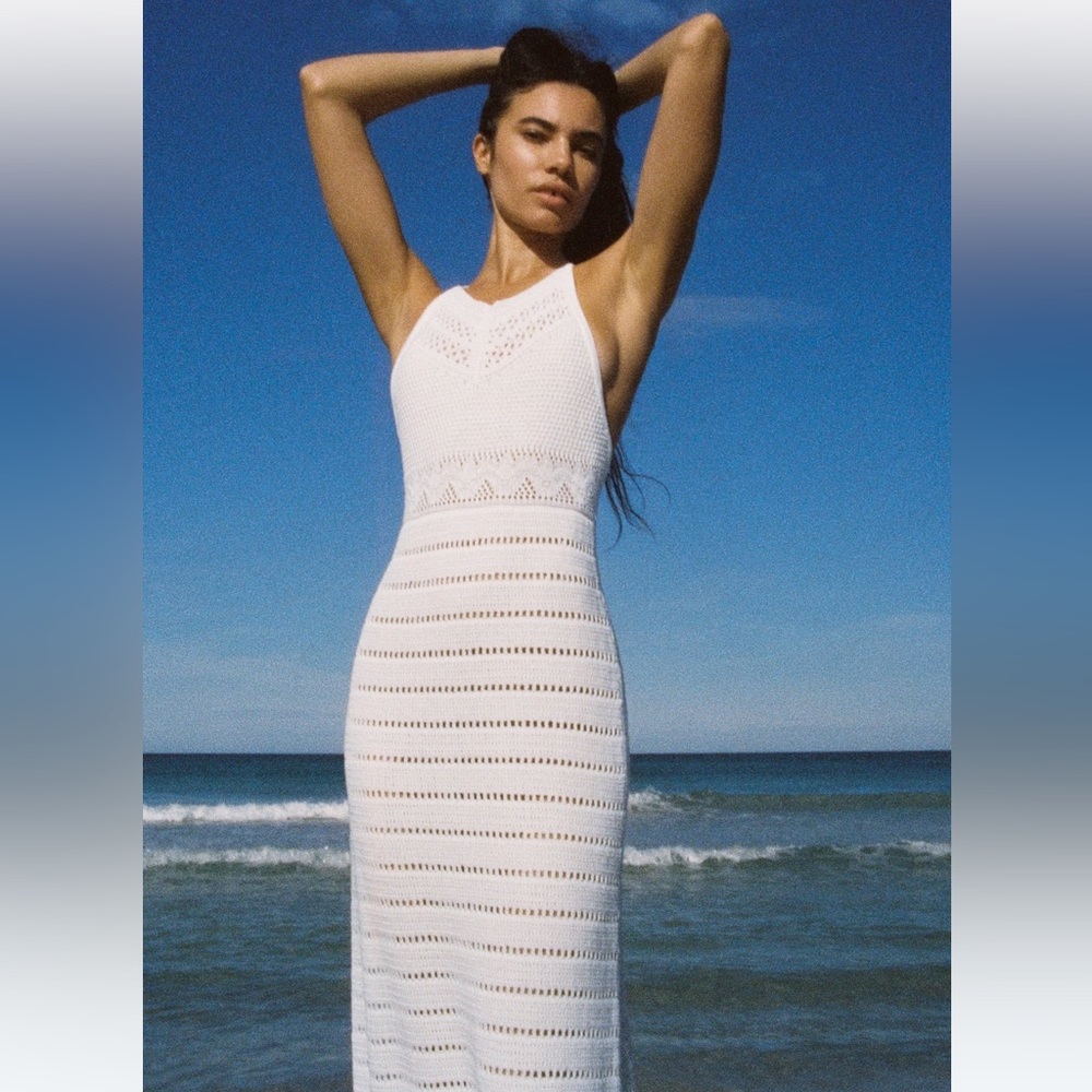 ZARA KNIT DRESS WITH OPEN BACK. White. Sizes M, L. New with Tags.